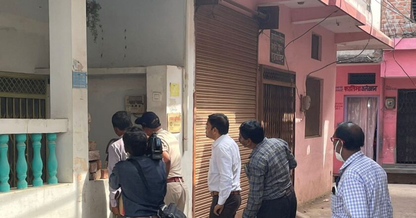 बिजली विजिलेंस टीम का छापा:एसई पर लोकायुक्त की कार्रवाई के बाद कुरैशी के घर जांच करने पहुंचा विद्युत अमला