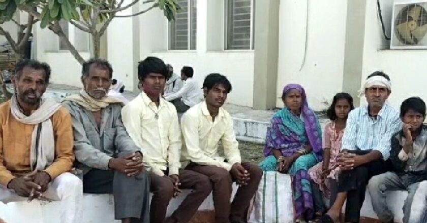 विदिशा में दबंगों का आतंक:किसानों की फसल हड़पी, विरोध करने पर दी जान से मारने की धमकी, पीड़ितों ने कलेक्टर से लगाई मदद की गुहार