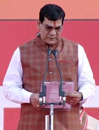 PM मोदी के एक कॉल ने बदल दी जिंदगी:एके शर्मा के इन 4 कामों ने पलट दिया खेल, शपथ ग्रहण में पूरा गांव हुआ था शामिल