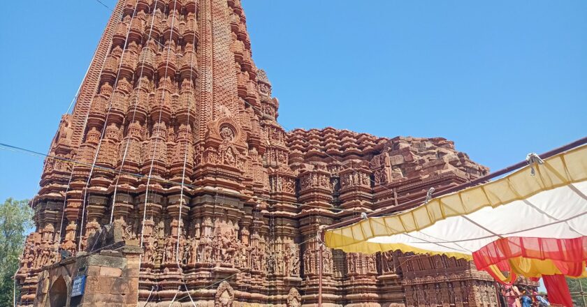 गंजबासौदा में महाशिवरात्रि पर्व:उदयपुर के नीलकंठेश्वर मंदिर में भगवान शिव के दर्शन के लिए उमड़ी श्रद्धालुओं की भीड़, पूरे जिले का पुलिस फोर्स तैनात