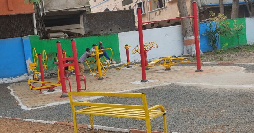 बाल बिहार पार्क:नगर पालिका अतिक्रमण विरोधी दस्ते के 15 कर्मचारियों ने किया काम, टायर से बनाई सुंदर कलाकृति