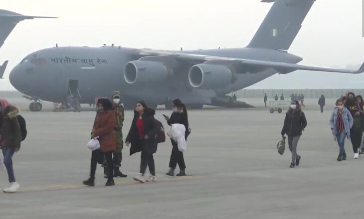 ऑपरेशन गंगा LIVE:C-17 से 210 भारतीय दिल्ली पहुंचे, आज 3 फ्लाइट से 575 स्टूडेंट्स की वापसी; पालतू बिल्ली को साथ लाया एक छात्र