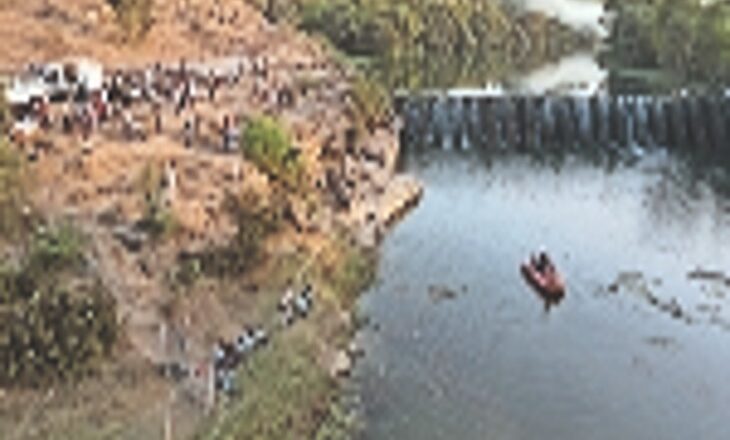 नदी में डूबे तीन बच्चे:उदयगिरि के पीछे बैस के बैराज में नहाते समय 3 बच्चे डूबे, तलाश जारी