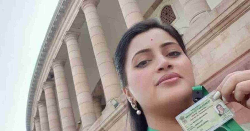 मंत्री ने राणा दंपती को भद्दी गालियां दीं, नवनीत बोलीं- ‘नीची जाति से हो’ बोलकर जेल में नहीं दिया पानी