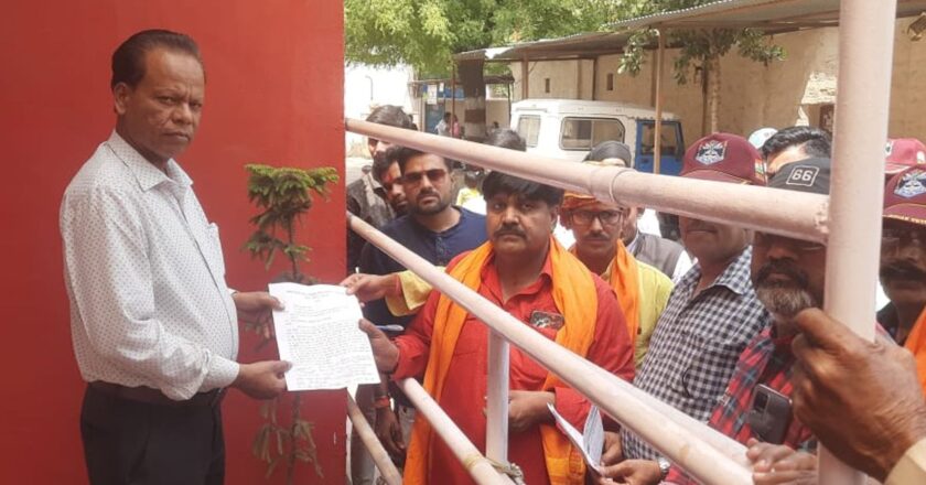 गंजबासौदा में लव जिहाद और आत्महत्या बताकर केस बंद करने पर हिंदू जागरण मंच के कार्यकर्ताओं ने सौंपा ज्ञापन