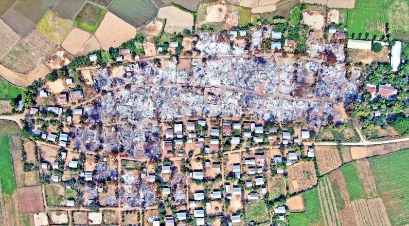 लोकतंत्र समर्थक भिक्षुओं के गांव को आग में झोंका, गोल्डन स्तूपों के पास तबाही के अवशेष बचे