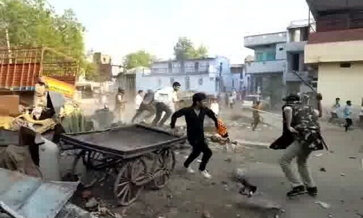 तलवार लेकर दौड़ा इरफान, वसीम ने SP को गोली मारी, गुंडे नवाज-मोहसिन ने भड़काया दंगा