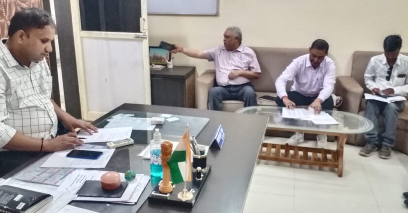 एसडीएम ने की मूँग वितरण कार्य के तैयारियों की समीक्षा