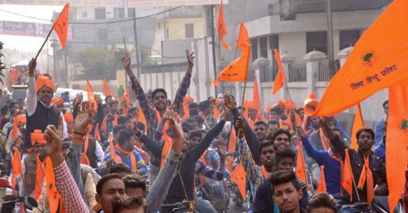 विहिप और बजरंग दल के कार्यकर्ताओं ने निकाली शोभायात्रा, एक हजार से ज्यादा कार्यकर्ता हुए शामिल, आखाड़ा प्रदर्शन ने मोहा मन