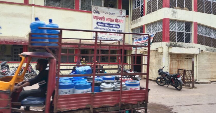 नपा कार्यालय खुद नहीं कर पा रहा भवन संबंधी नियमों का पालन