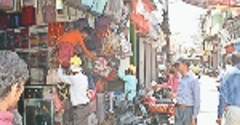 अतिक्रमण से यात्री प्रतीक्षालय मुक्त, बस स्टैंड से हटाईं 11 गुमठियां