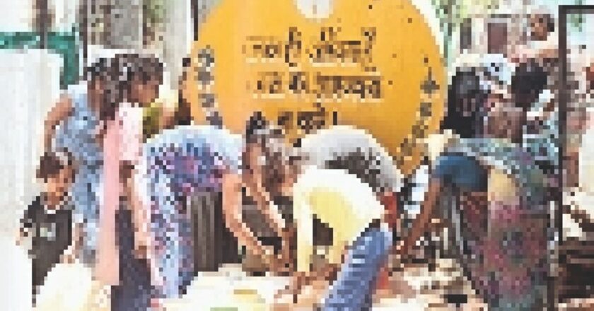 दो सप्ताह से नलों में नहीं आ रहा पानी, बस्ती के लोग बूंद-बूंद पानी के लिए परेशान