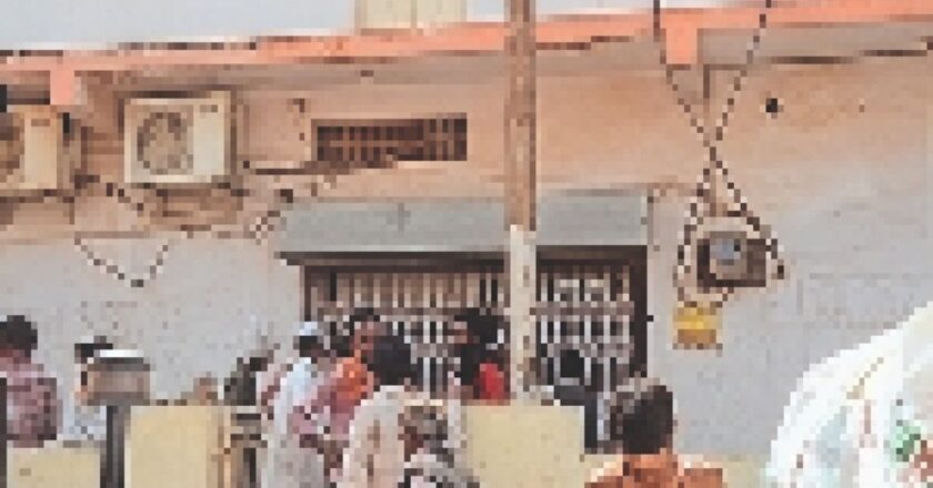 15 दिन में एक भी किसान का भुगतान नहीं, राशि के लिए बैंकों के चक्कर लगा रहे किसान