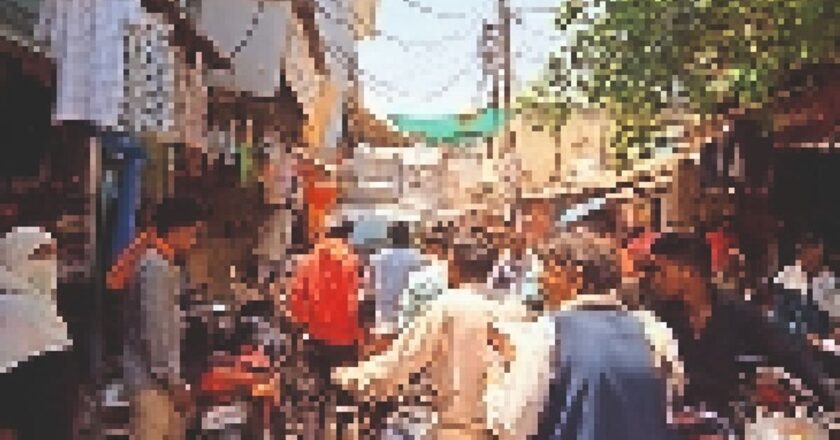 पुलिस चौकी के सामने लगा जाम, जवान को लोगों ने बुलाया लेकिन कुछ नहीं कर पाया