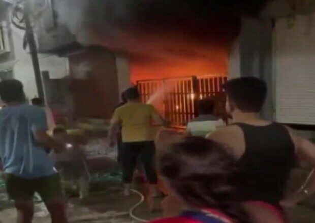 इंदौर की दो मंजिला इमारत में लगी भयंकर आग, 1 महिला समेत 7 लोग जिंदा जले