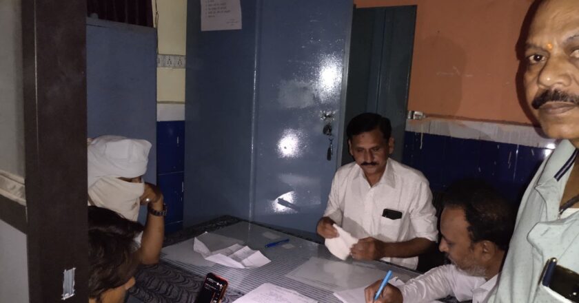 बकाया वसूली के लिए नगरपालिका एवं जैन कॉलेज की लाइट काटी