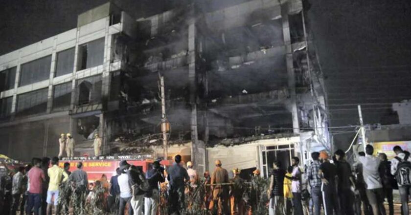 दिल्ली अग्निकांड: मुंडका हादसे में अबतक 27 लोगों की मौत, 19 लापता, दोनों मालिक गिरफ्तार