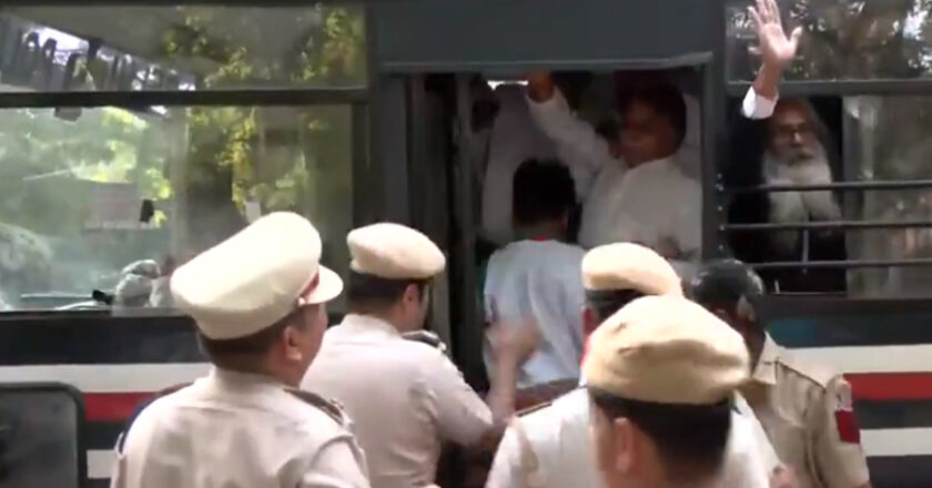 राहुल गांधी की ED के सामने पेशी से पहले कांग्रेस का विरोध-प्रदर्शन, पुलिस ने समर्थकों को हिरासत में लिया