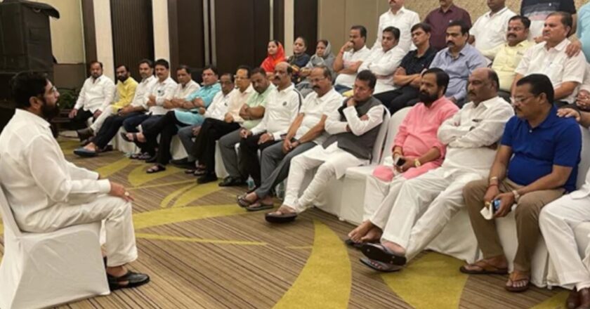 नहीं काम आई उद्धव ठाकरे की इमोशनल अपील, शिवसेना के बागी विधायकों ने एकनाथ शिंदे को चुना अपना नेता