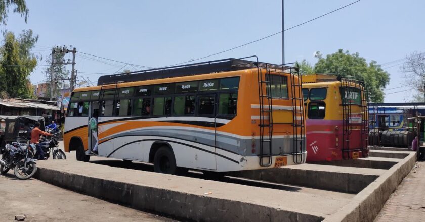 यात्री परिवहन में सड़कों की खराब हालत बारिश में बनेगी रुकावट