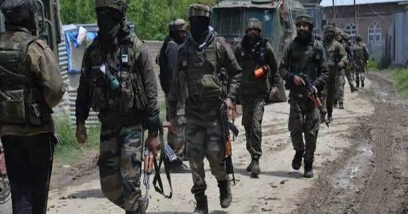 जम्मू कश्मीरः श्रीनगर में एक पाकिस्तानी सहित लश्कर-ए-तैयबा के 2 आतंकी ढेर, 5 पुलिसकर्मी घायल