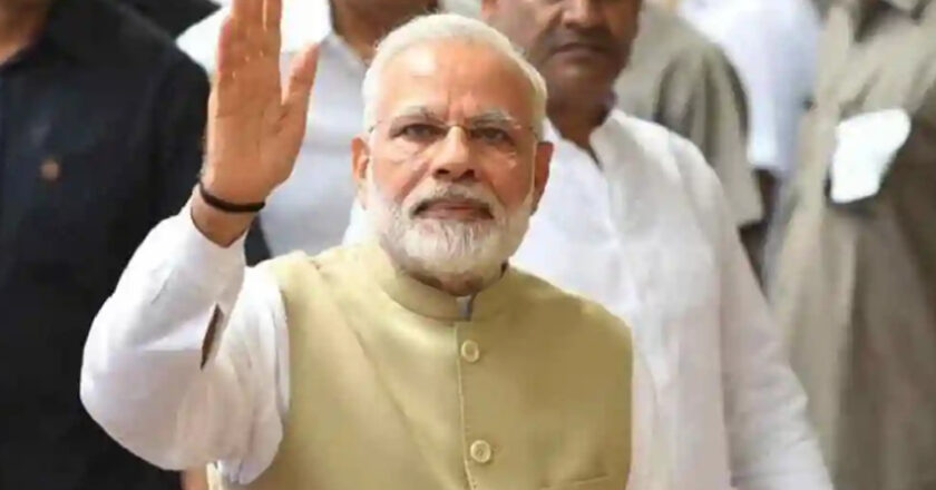 ओडिशा में पार्टी कार्यकर्ताओं को संबोधित करने के बाद प्रधानमंत्री नरेंद्र मोदी ने शुक्रवार को भुवनेश्वर में एक रोड शो किया।