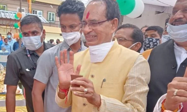 इटारसी में मुख्यमंत्री शिवराज सिंह बोले – मामा के खजाने में पैसे की कोई कमी नहीं