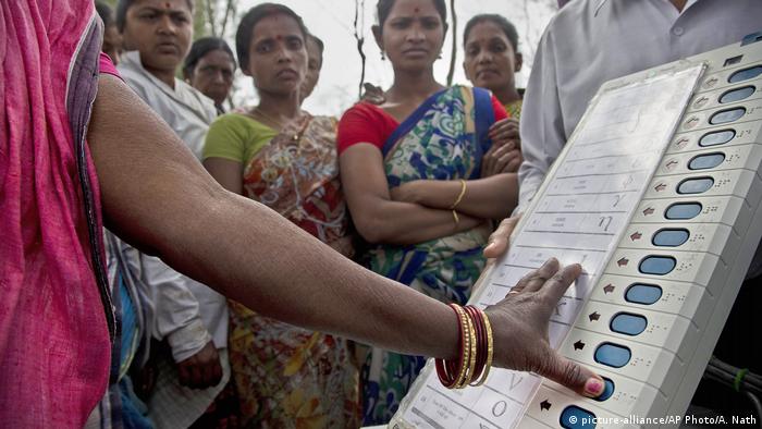 इंदौर में ईवीएम गड़बड़…कई वार्डो में मतदान पर असर