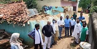 बरसात ने मचाया कोहराम, मकान ढहने से पति की मौत, पत्नी घायल