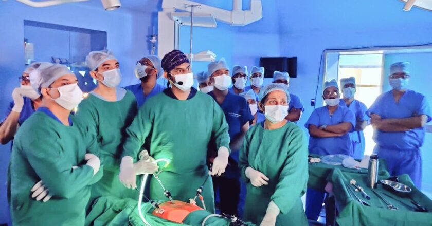 भोपाल में 300 सर्जन ने लाइव देखे विदिशा मेडिकल कॉलेज में हुए हर्निया ऑपरेशन