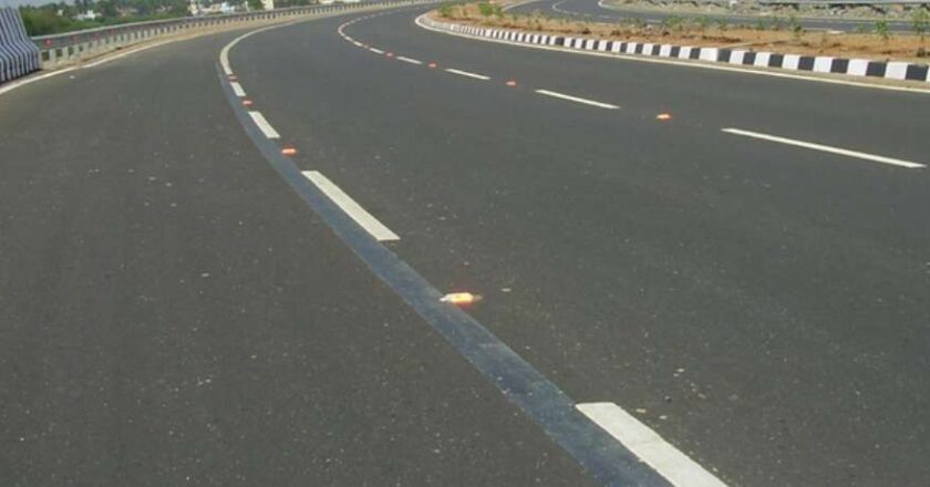 जिस एक्सप्रेस-वे का जिक्र पीएम मोदी ने किया, उसी 8 लेन हाईवे पर 170 किमी की रफ्तार से केंद्रीय मंत्री नितिन गडकरी ने कार दौड़ाकर टेस्टिंग की थी