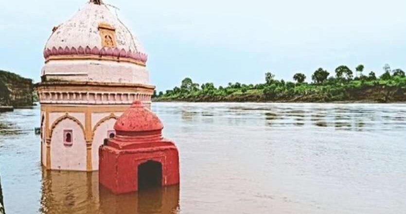 ताप्ती के बाद अब नर्मदा नदी का जल स्तर बढ़ा, खतरा भी बढ़ा