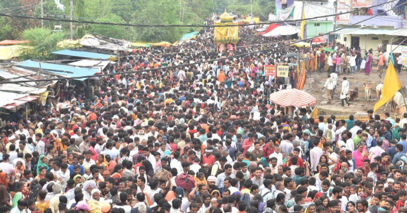 बारिश के बीच करीब तीन लाख लोगों ने किए जगदीश दर्शन
