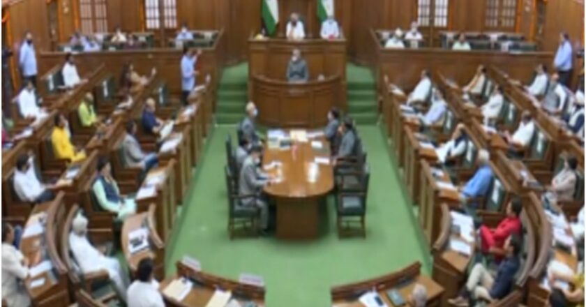 ‘जंग का मैदान’ बनी महाराष्ट्र विधानसभा! बीजेपी और MVA विधायकों के बीच हाथापाई, विपक्ष ने लगाया गाली-गलौज का आरोप