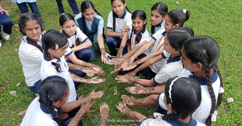 मॉडल पब्लिक स्कूल में हुई राखी और मेहँदी प्रतियोगिता का आयोजन
