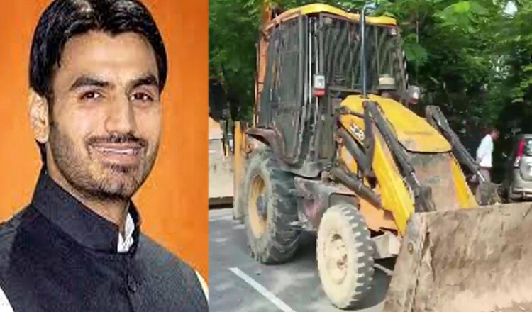 बीजेपी नेता श्रीकांत त्यागी पर बड़ा एक्शन, बुलडोजर से ढहाया जा रहा अवैध निर्माण