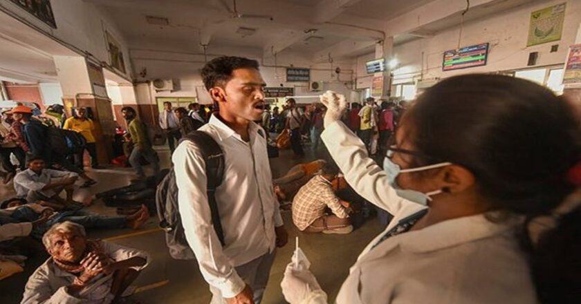मुंबई में कोरोना ने फिर बढ़ाई टेंशन, 24 घंटे के 840 नए केस दर्ज; एक्टिव मामलों की संख्या 5,825 हुई