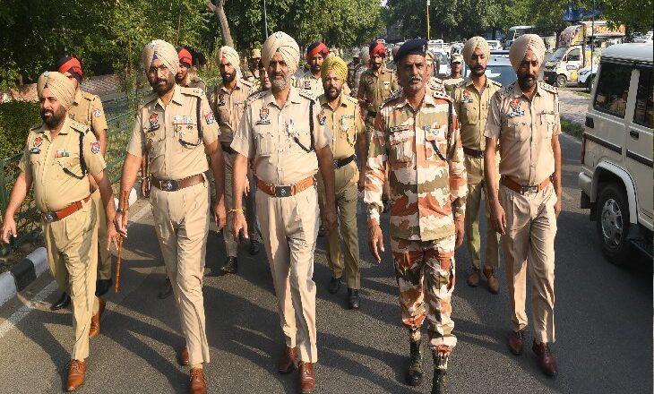 उल्लेखनीय है कि पिछले साल नवम्बर में हुई इस परीक्षा में पूरी की पूरी बस को ही पकड़ा गया था। बस में बैठे अभ्यर्थी एग्जाम सेंटर पर पहुंचने से पहले वह प्रश्न पत्र हल कर रहे थे, जो कि कुछ देर बाद उनको एग्जाम सेंटर पर मिलने वाला था। पेपर पहले ही लीक हो चुका था।