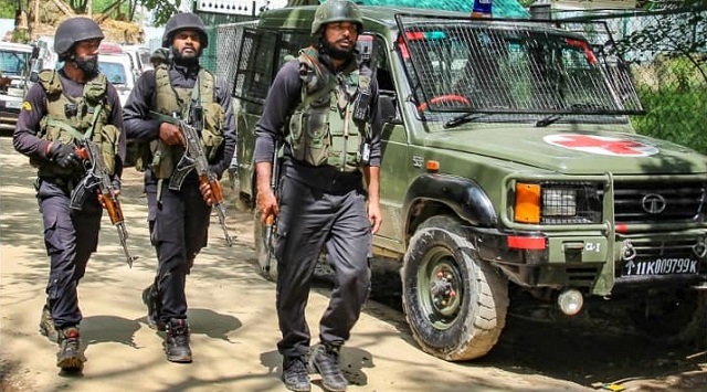 जम्मू-कश्मीर: कुलगाम में 2 ऑपरेशन में जैश-ए-मोहम्मद के 3 आतंकी ढेर, एक पाकिस्तानी भी शामिल