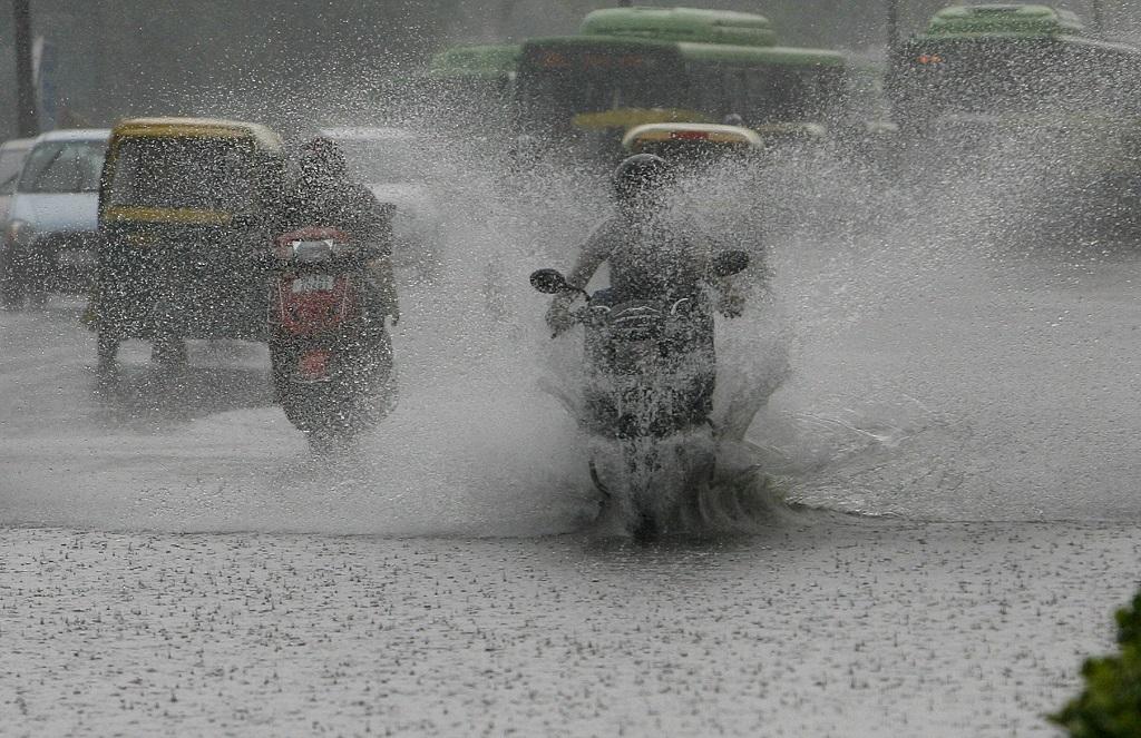 लखनऊ मंडल में झमाझम बारिश: कब मिलेगी उमस से राहत, मौसम विभाग का अलर्ट जारी
