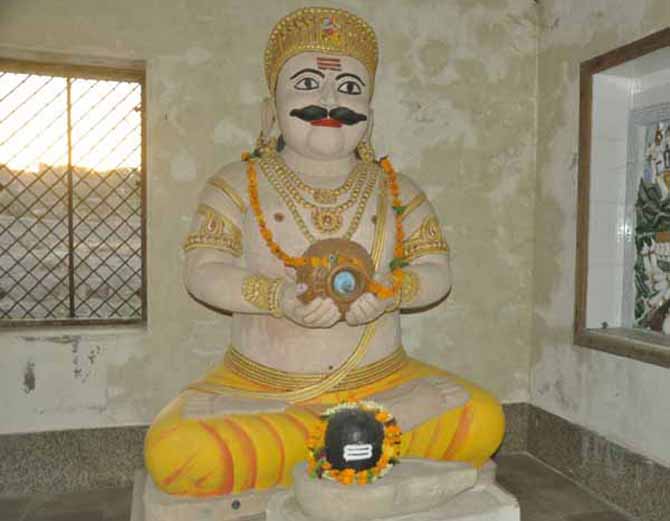 कहीं रावण की पूजा, कहीं पथराव और कहीं होगा दहन