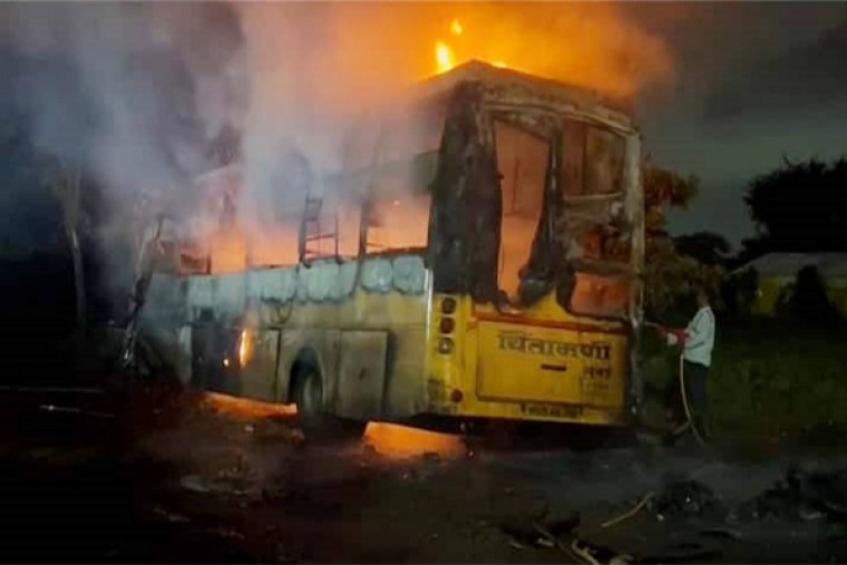 नासिक में एक्सीडेंट के बाद बस में लगी भीषण आग, 11 लोग जिंदा जले; CM शिंदे ने किया मुआवजे का ऐलान
