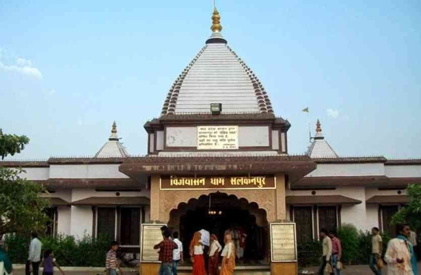 सलकनपुर मंदिर में चोरीः श्रद्धालुओं के दान से भरी बोरियां ले उड़े चोर, लाखों रुपयों से भरी थी बोरियां