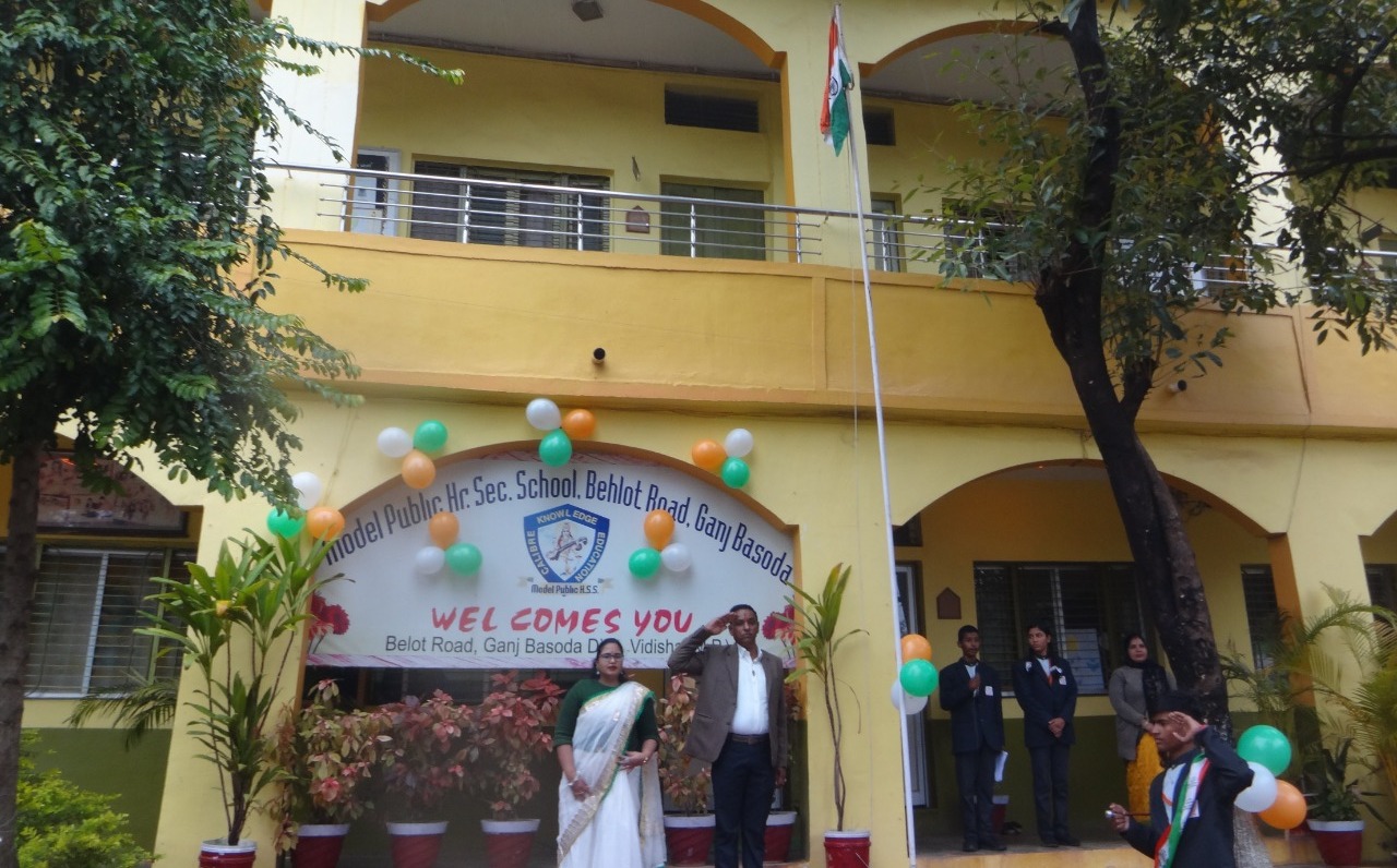 मॉडल पब्लिक स्कूल में मनाई गयी बसंत पंचमी एवं गणतंत्र दिवस