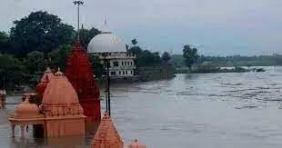 महाकाल मंदिर में भरा पानी, बुरी तरह फंस गए दर्शन करने निकले लाखों श्रद्धालु