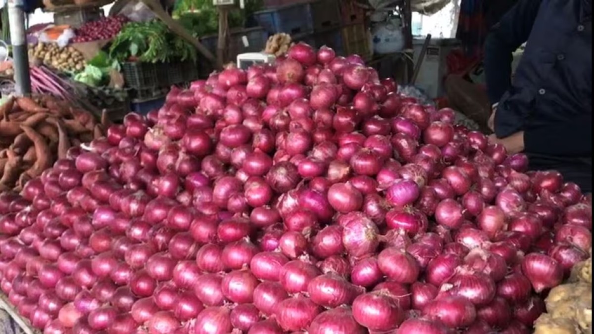 त्योहारी सीजन में रुलाने लगा प्याज, 120 से 150 तक पहुंच सकता है भाव, जानिए कब मिलेगी राहत