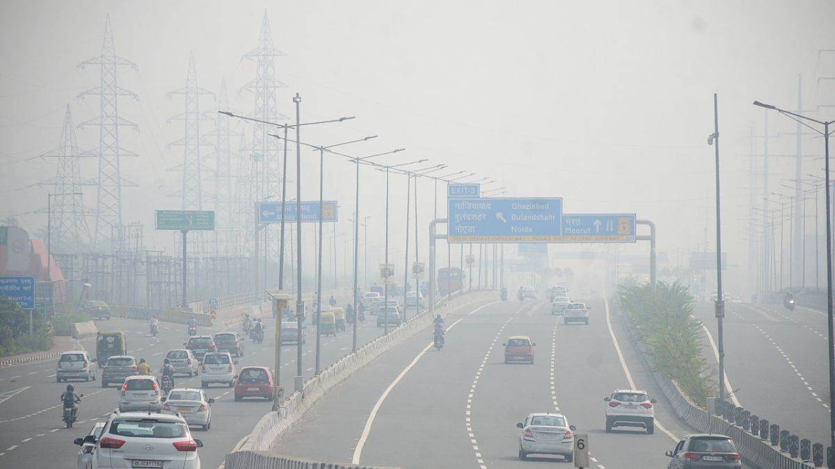 देश राजधानी दिल्ली में वायु प्रदूषण की स्थिति चिंताजनक बनी हुई है।