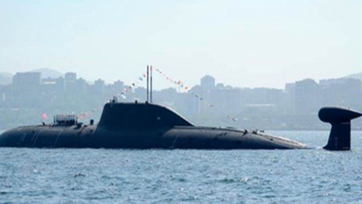 सबसे बड़ा हादसा टला, ब्रिटेन नेवी की परमाणु मिसाइलों से लैस पनडुब्बी डूबते-डूबते बची, क्या है इसकी खासियत?