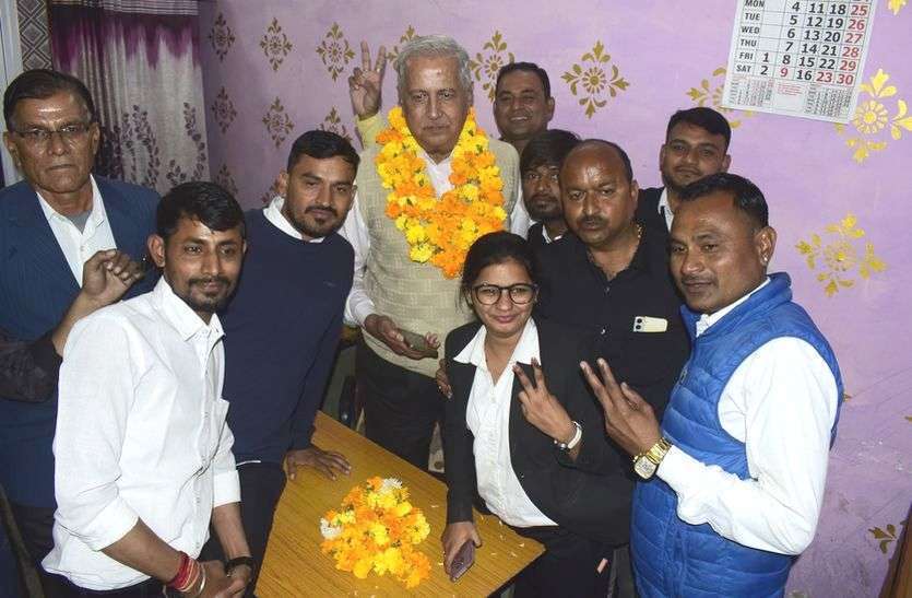 जिस नेता ने दी थी “15 मिनट वाली धमकी” बीजेपी विधायकों ने उसके सामने शपथ लेने से किया इंकार