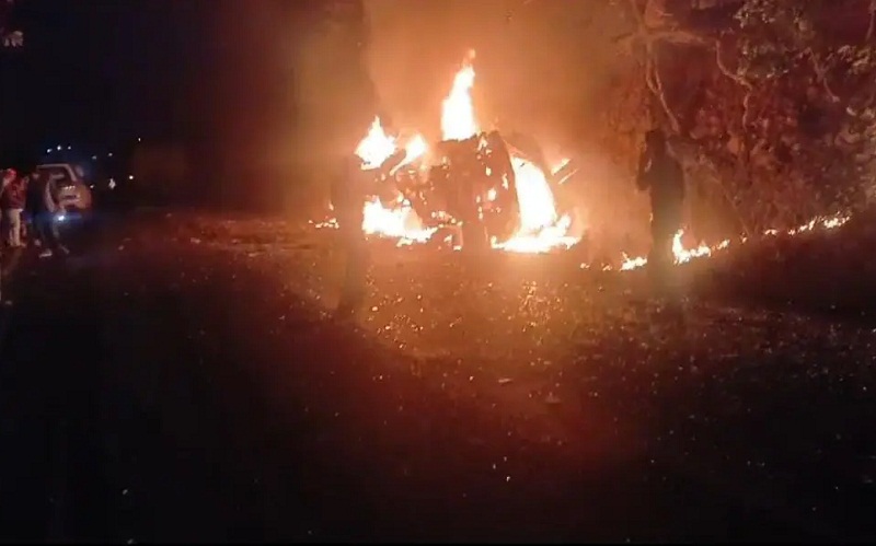 डंपर से टकराने के बाद 40 यात्रियों से भरी बस में लगी आग, 5 लोगों की मौत की खबर